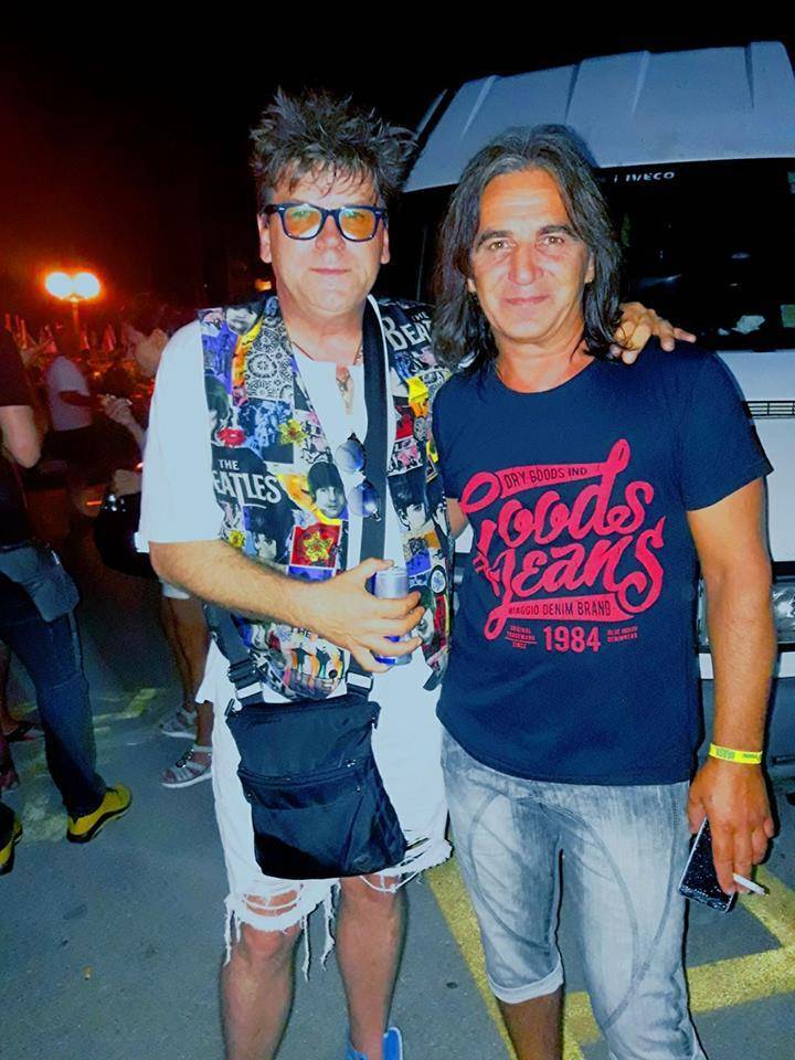 Bio je bubnjar CRVENE JABUKE, proslavio se kao pevač koji neodoljivo podseća na LEGENDU narodne muzike (FOTO) 4 f5c5ca2abe828352d630912cea40e9a42420fa4e