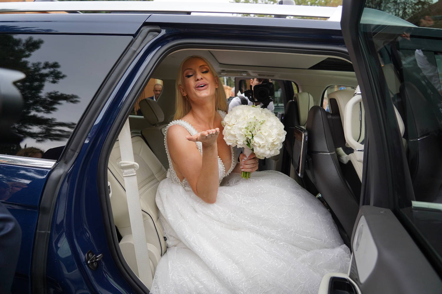 UDALA SE ANJA MIT: Pogledajte kako glumica izgleda u venčanici (FOTO) 4 f71ea48a42935a2c429d03d1e2f376c64696ec44