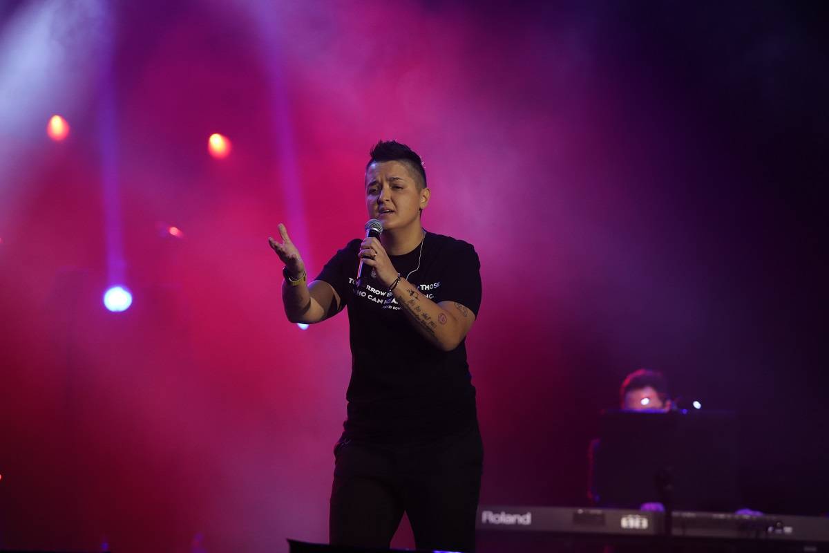 DVE VERIDBE I MATIČARKA Marija Šerifović uspešno odigrala ulogu na svom koncertu (VIDEO) 2 f7f284f1ed6446c5a8b43a192f7640f471015c71