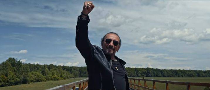 Željko Bebek predstavio spot za pesmu “Sto sam dana pio” (VIDEO) 2 f92b4338aabffef932aa70577ff116ebd370b798