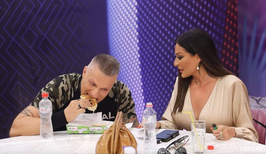 Šta to PADA a šta SKAČE u ''Zvezdama Granda?'' (VIDEO) 4 fa6283df6b6aef2dc69bc87fd7b9284180474378