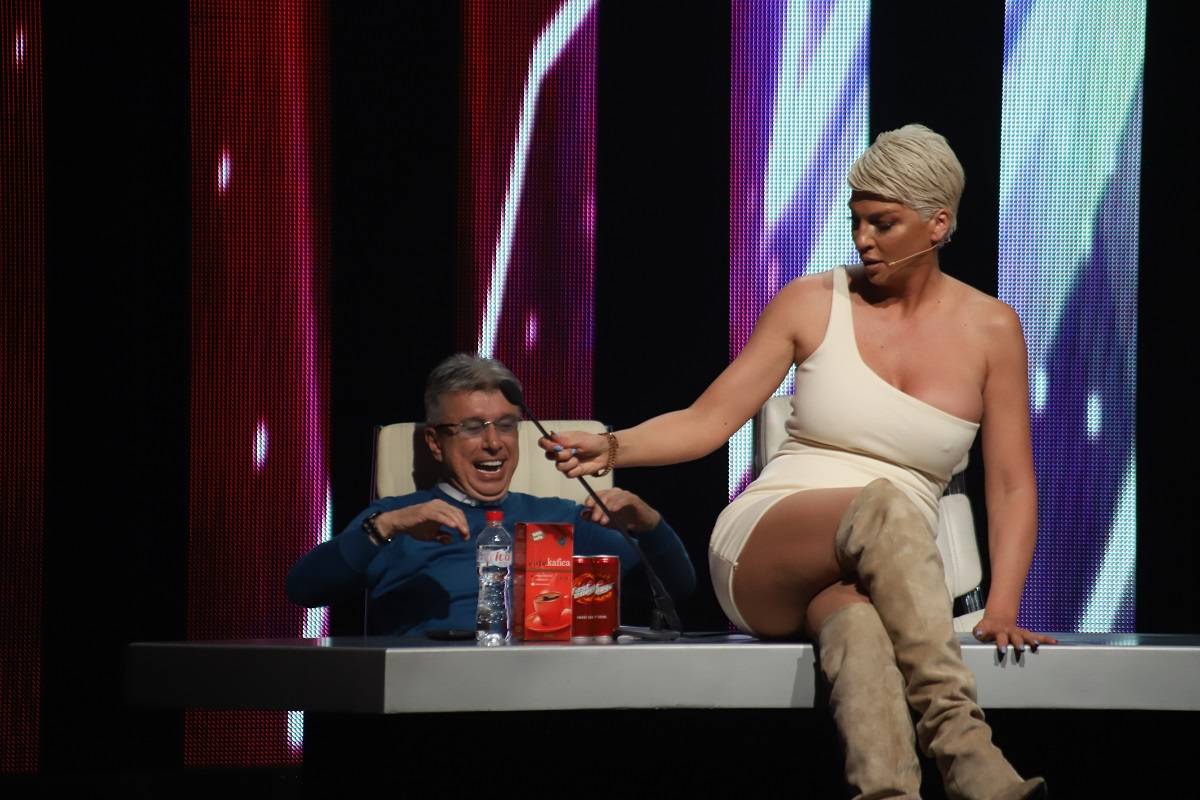 SMEH DO SUZA I LJUTA BORBA Pogledajte celu epizodu "Zvezda Granda" (VIDEO) 2 fdeb8d1dd92cb7805b2445d3756b5d0cef86e036