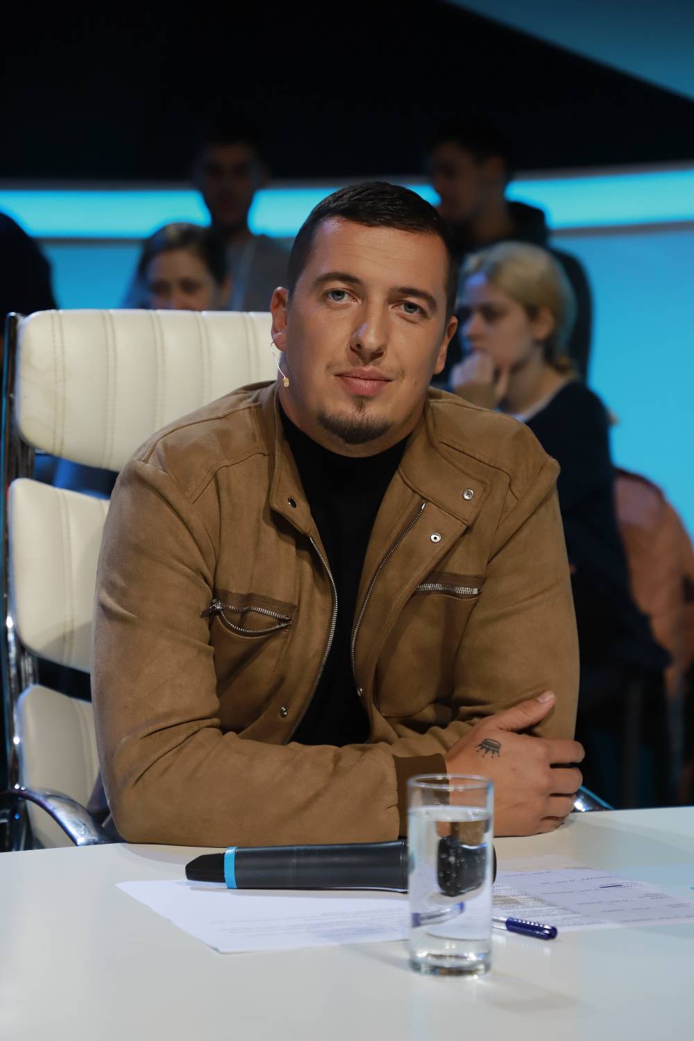 Amar Gile PRIZNAJE da mu nedostaje žena pa ispričao kako živi MOMAČKI ŽIVOT i da li će prepraviti OVU TETOVAŽU NAKON RAZVODA! (VIDEO) 3 ff08f1e7db5251bb7affdfde5215ebeb9bddceda