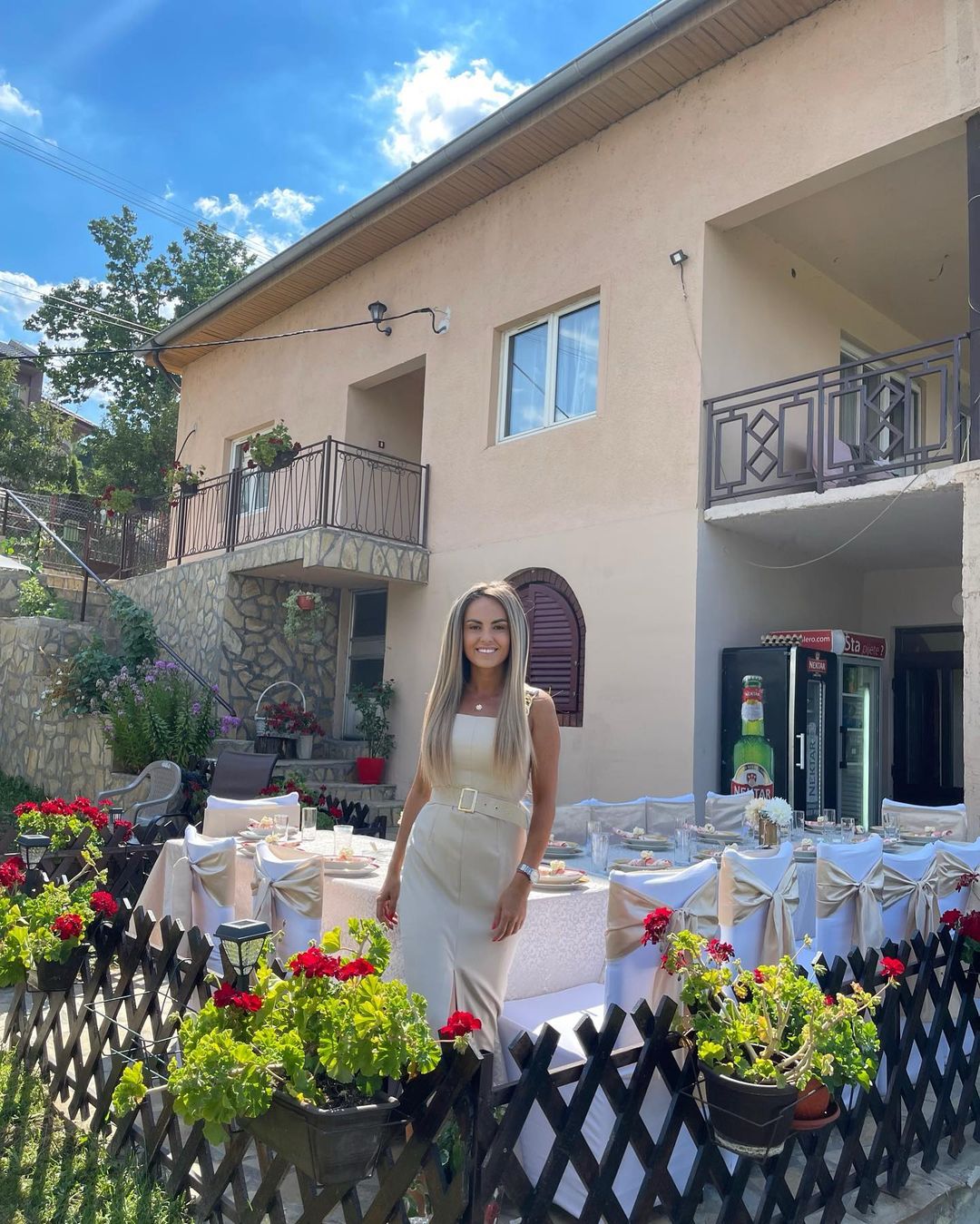 Na sceni MEGA RIBA, u kući prava domaćica! Pevačica se pohvalila kako STAVLJA ZIMNICU 5 296606998 197460902630633 449783085596205571 n