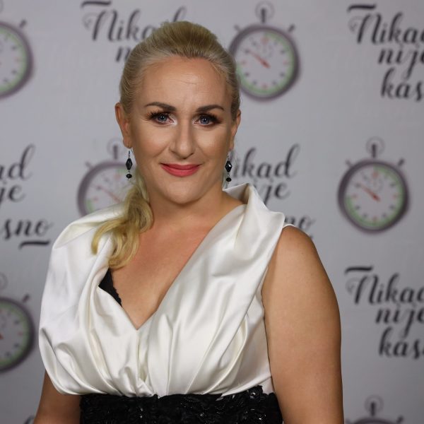 Aleksandra Stanisavljević 1 ALEKSANDRA STANISAVLJEVIC 42 GOD. BEOGRAD 10