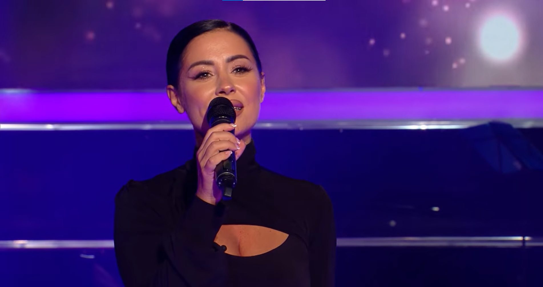 "Na momente podseća na Cecu": Aleksandra Bursać otpevala hit Dragane Mirković i napravila pometnju (VIDEO) 4 Aleksandra Bursac