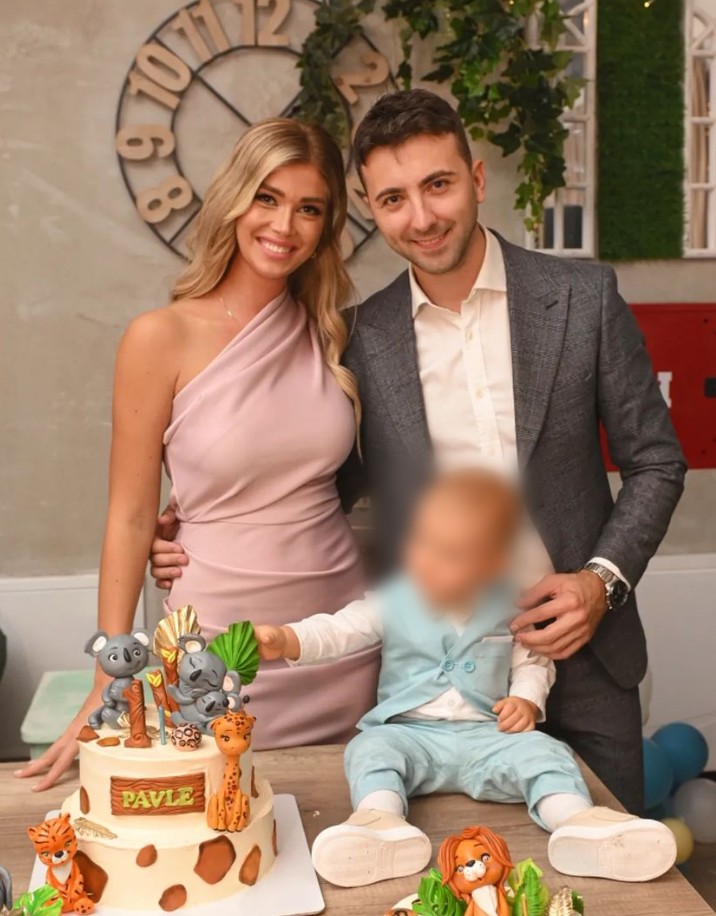Drugi put tata: Pobednik Zvezda Granda dobio sina, objavio sliku iz porodilišta uz reči koje teraju suze na oči: "Moji heroji" FOTO 6 Stefan Petrusic