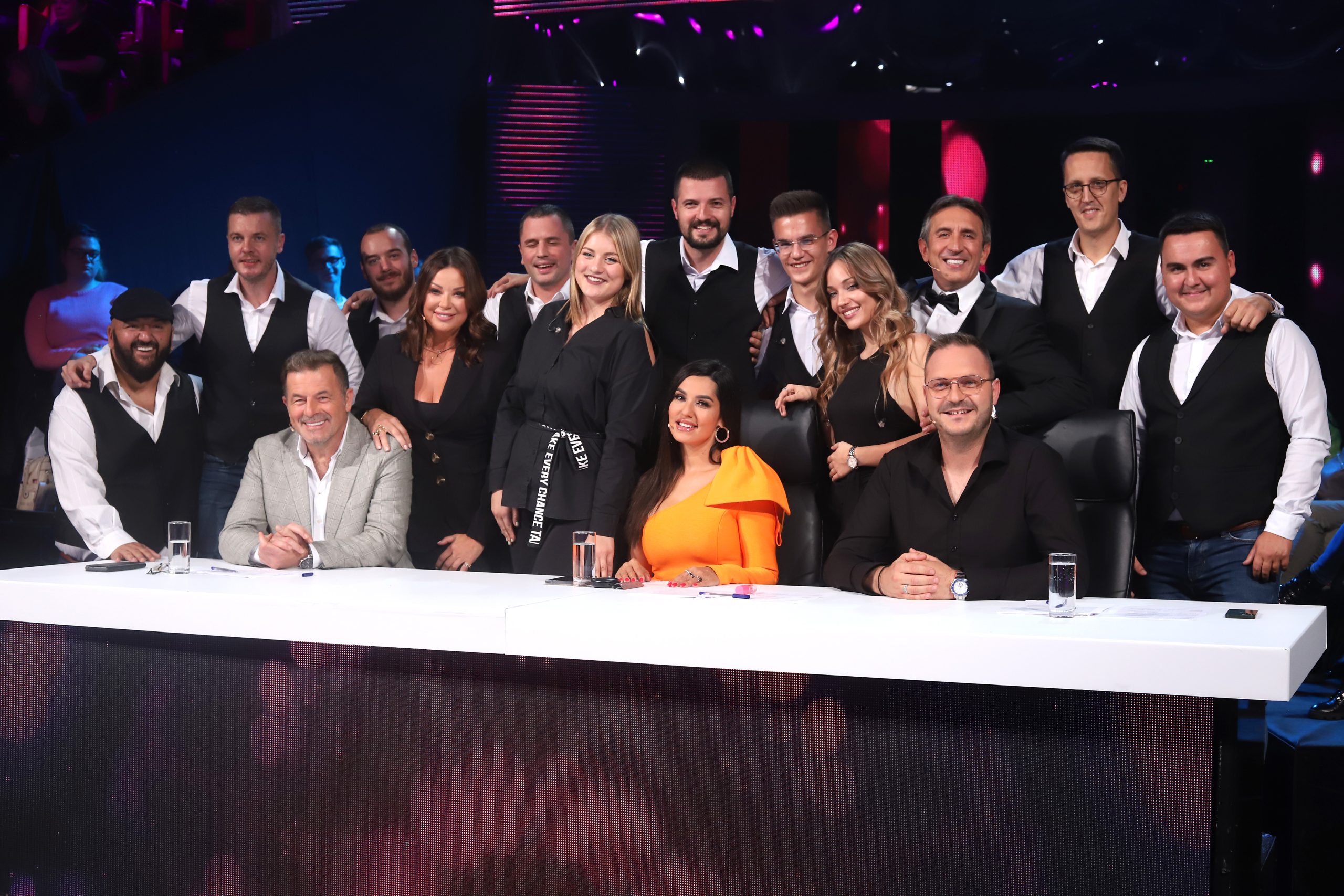 OVAKAV TALENAT SE RETKO RAĐA! Sara Vidaković gađa u dušu i violinom i glasom: "Žiki sam beskrajno zahvalna na pruženom poverenju" 6 ZIRI I ORKESTAR NNK NNK SNIMANJE 22092022 FOTO ELENA 19 ok
