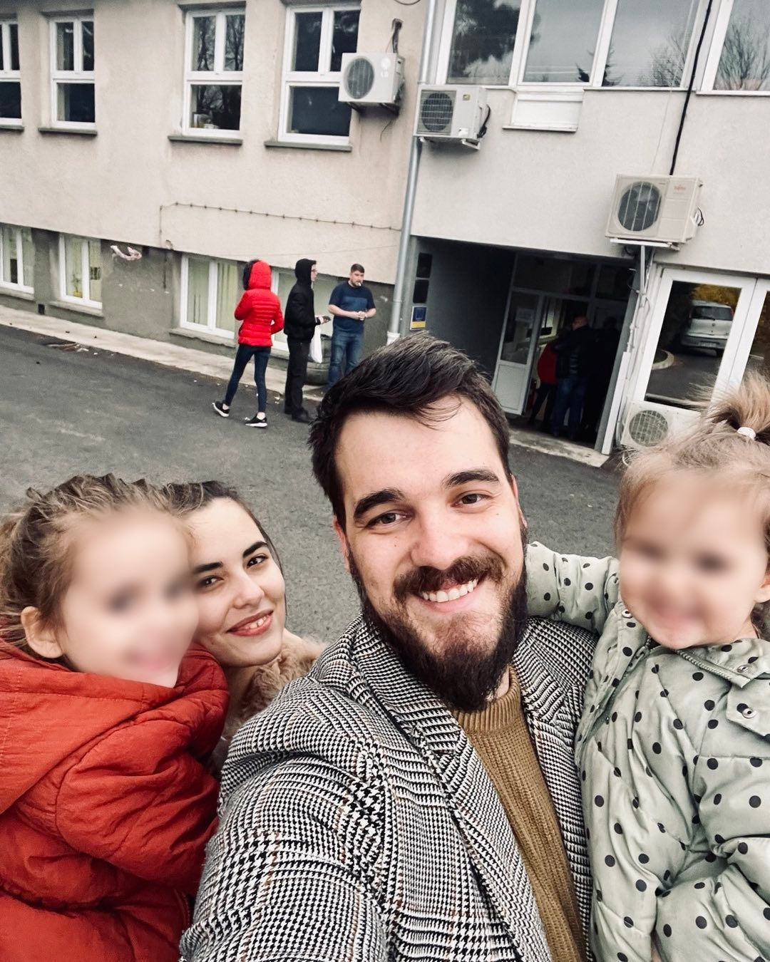 Aleksa Perović o najtežem trenutku u životu: "Teško sam podneo gubitak, sada na ljubav gledam drugačije" (VIDEO) 7 aleksa perovic sa decom