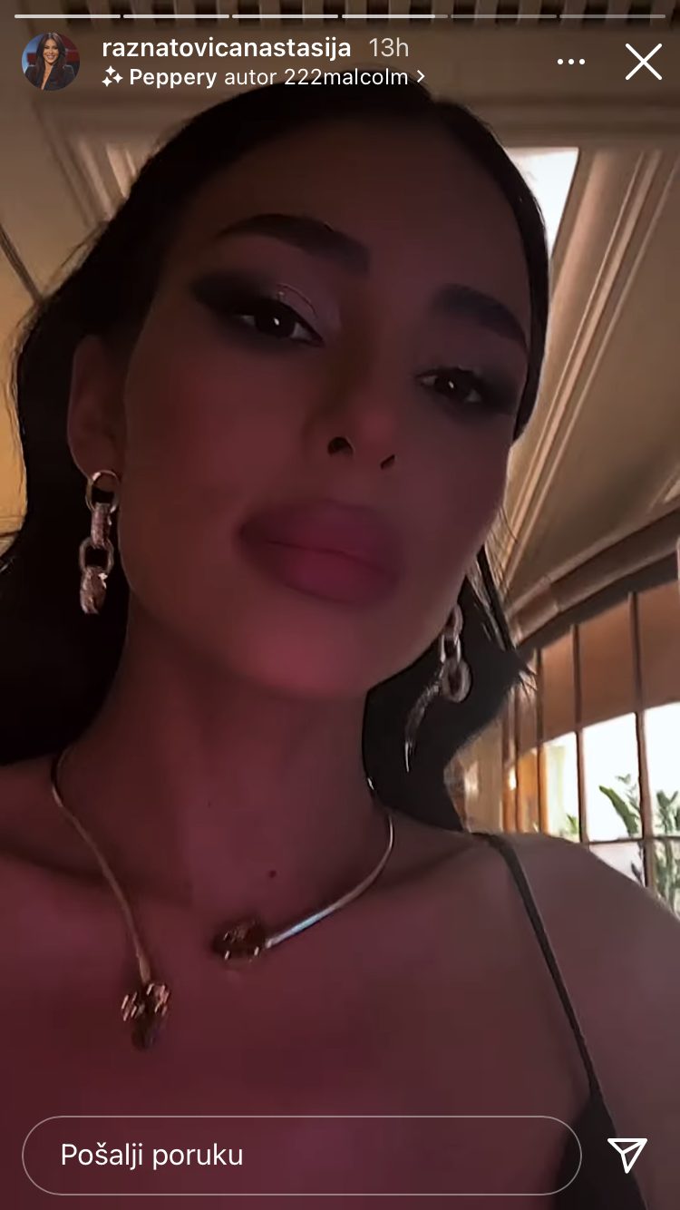 ANASTASIJA raspametila obožavaoce Pevačica izmamila uzdahe jačeg pola u elegantnoj crnoj haljini 5 image0