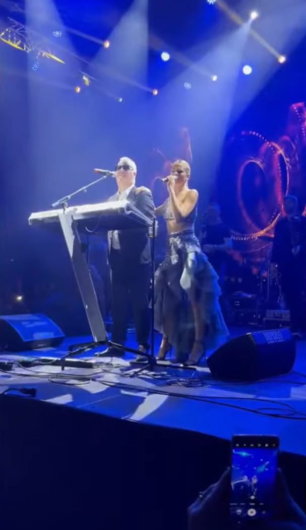 Saša Matić pokorio Tuzlu: Kad je na scenu izašla Milica Pavlović nastao POTOP, pevač umalo da zaboravi tekst (VIDEO) 3 milica