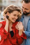 SPREMITE SE ZA LJUBAV: Jesen donosi sudbinski susret za ova 3 znaka 4 stylish couple love sitting street romantic trip