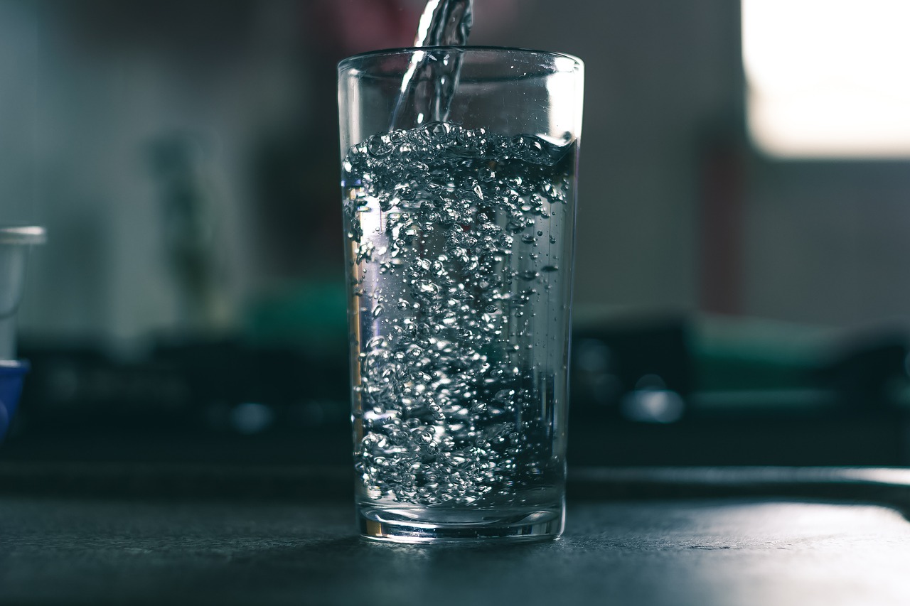 Da li gazirana voda utiče na zdravlje zuba? 5 water g683cf5f32 1280