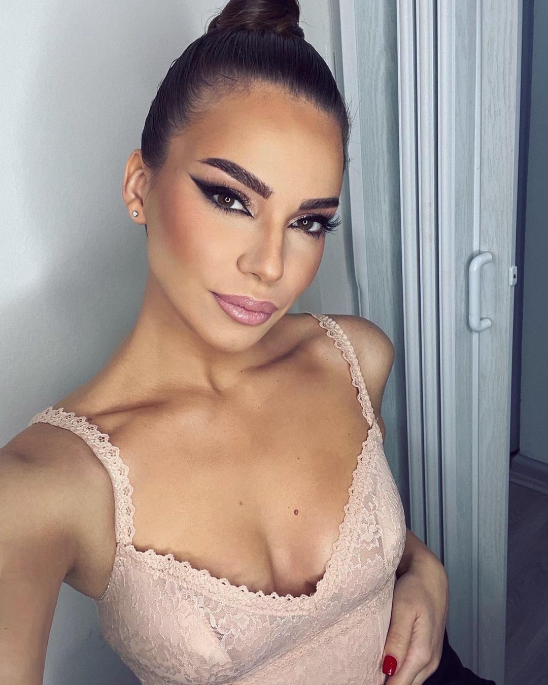 Ivana Pavković otvorila dušu o životu sa četiri muškarca, pa se dotakla prve ljubavi: "Sada smo zreliji" 7 269611533 654864165510355 1052546364123762288 n 1
