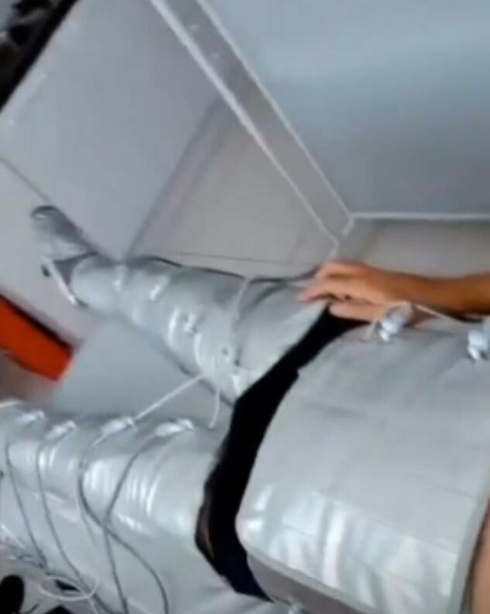 DEVOJKAMA PALE VILICE! Nikad VRELIJE izdanje Ljube Perućice, isplivale HOT slike (FOTO) 7 3242100 screenshot 41 ff