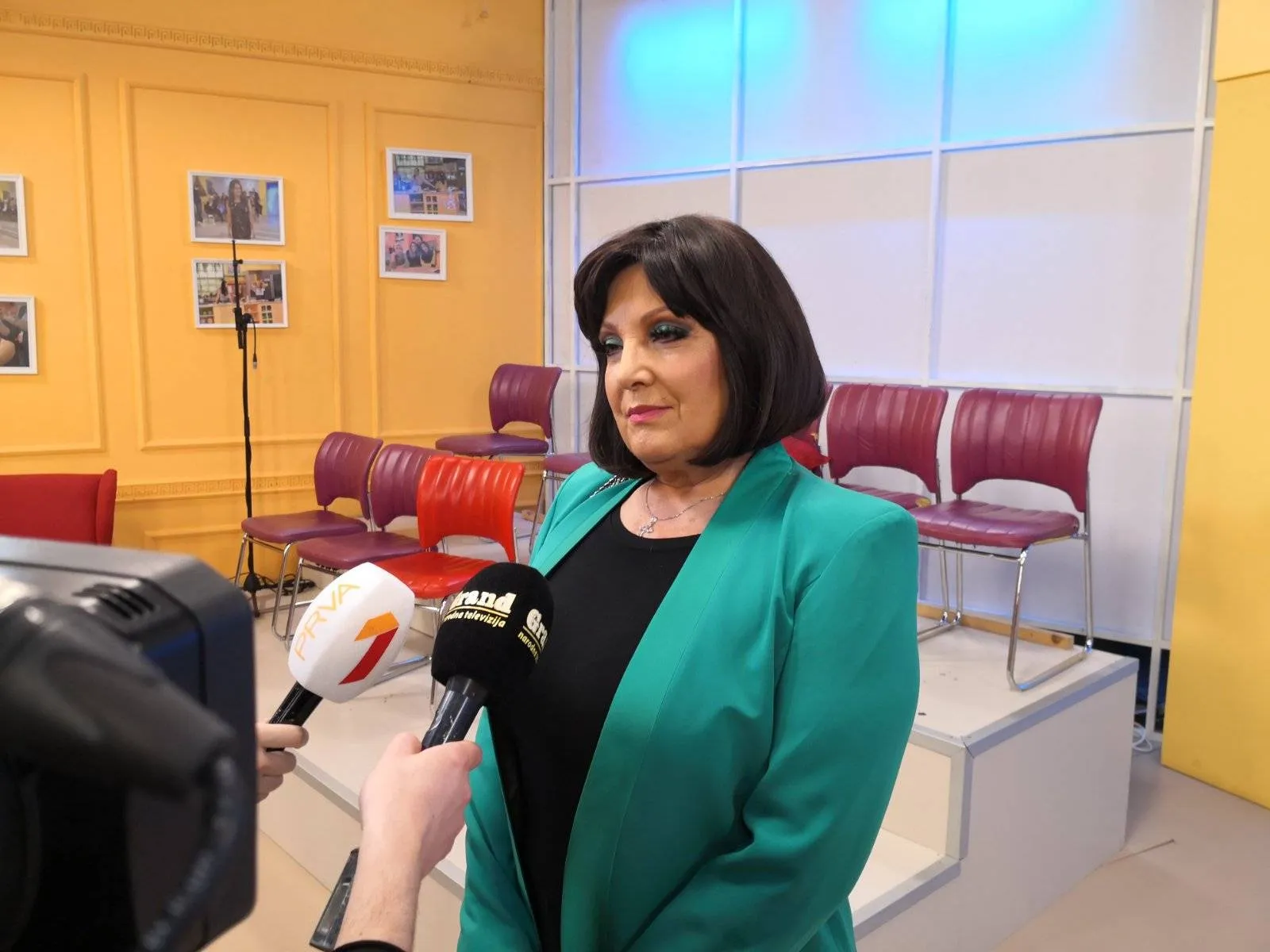Transformacija Sneže Đurišić je VAU! Pevačica zasenila sve na snimanju ''Zvezda Granda'' pa otkrila pozadinu ove promene (VIDEO) 4 5099fe23f9848b8ccfe8df7adadb7cc187839b96