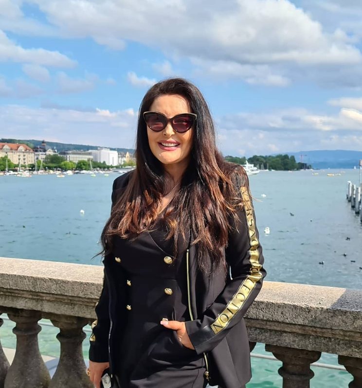 Kroz šljivike i livade do VRHA estrade: Ovi pevači su rođeni na selu i ne stide se svog porekla (FOTO) 10 Dragana Mirkovic 1