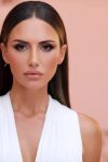 EMINA SA HIDŽABOM NA GLAVI: Pevačica posetila sveto mesto, pa ispoštovala sve običaje (FOTO) 3 Emina Jahovic