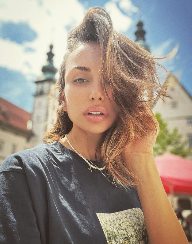 Emina Jahović vešto skrivala svoje pravo ime, a sada je istina izašla na videlo: Ovo joj piše u ličnoj karti 7 Emina Jahovic 2