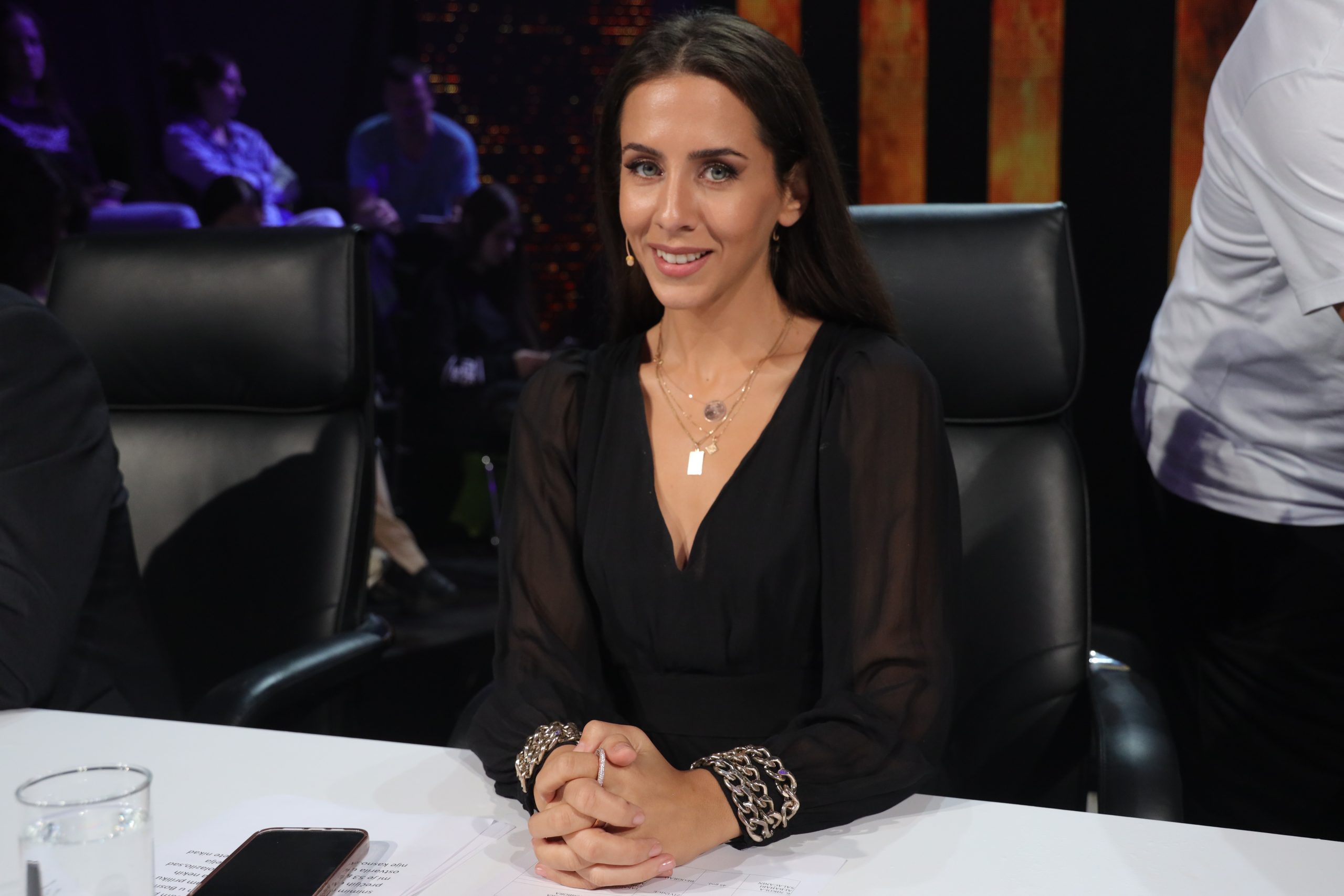 SVI U ŠOKU, MEDITACIJA U EMISIJI: "Ti si pravi čovek za te stvari" (VIDEO) 8 IVANA DUDIC NNK SNIMANJE 17102022 FOTO MUNJA 19