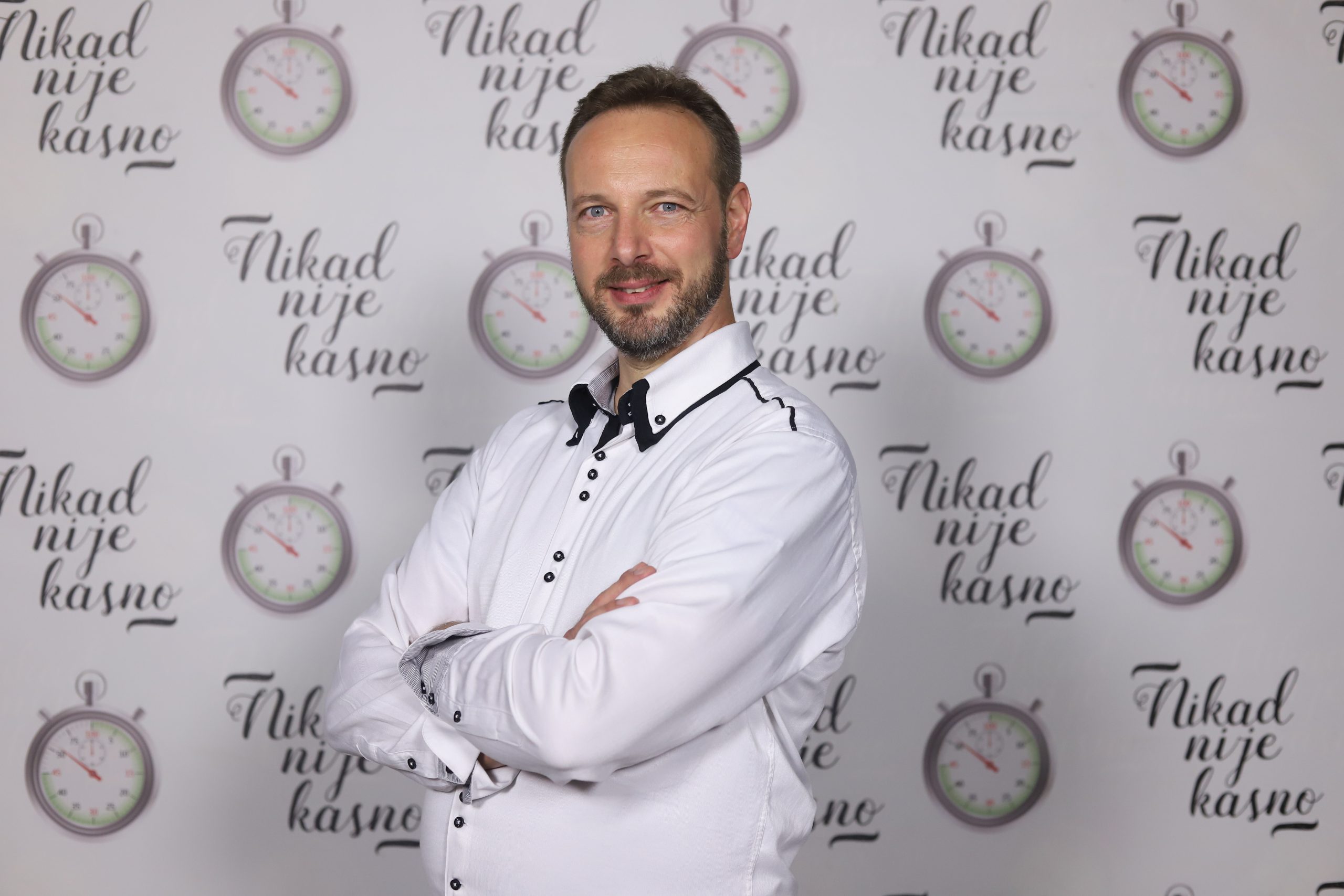 JUJUIJ