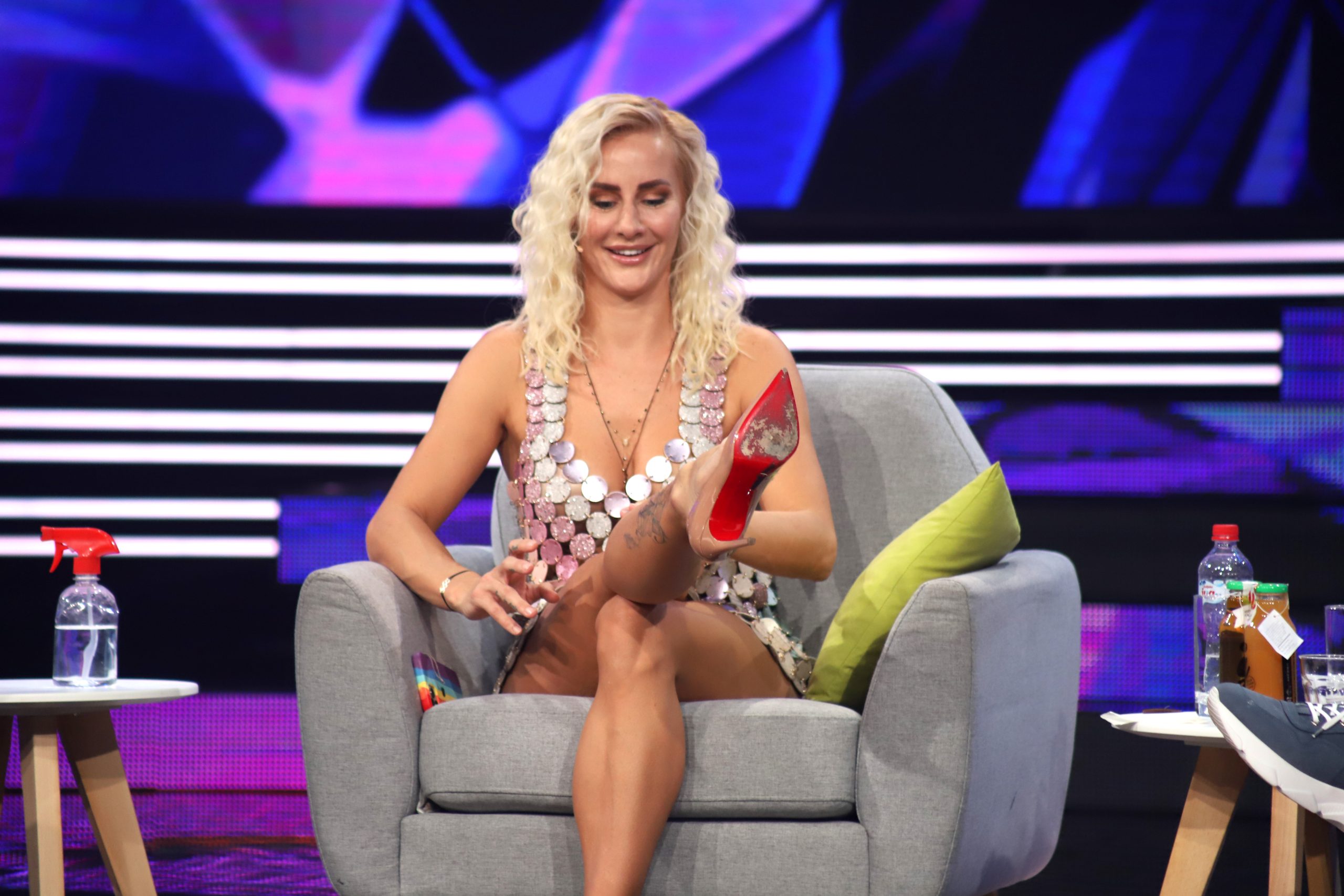 Raskinula dugu vezu, pa krenula da zida: Milica Dabović pokazala kuću koju gradi u okolini Beograda, ovako protiču radovi (FOTO) 6 MILICA DABOVIC ok