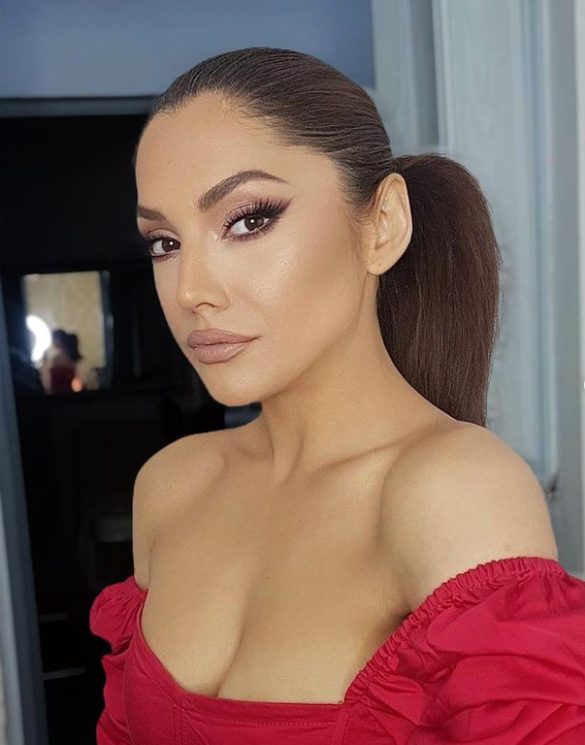 DA LI JE OVO REALNO? Nadica Ademov za munut uzela BAKŠIŠ od dve hiljade evra (VIDEO) 6 Nadica Ademov 2