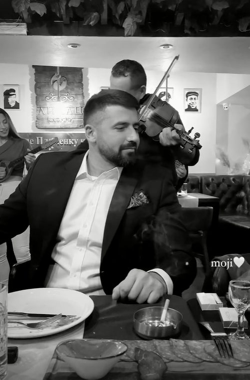 OŽENIO SE NIKOLA RAĐEN! Mlada je sijala u prelepoj venčanici u kojoj se nazirao trudnički stomak (VIDEO) 9 Nikola Radjen 1 1