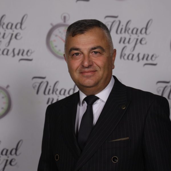 Valentin Milanov 1 VALENTIN MILANOV 53 GOD. VELES 8