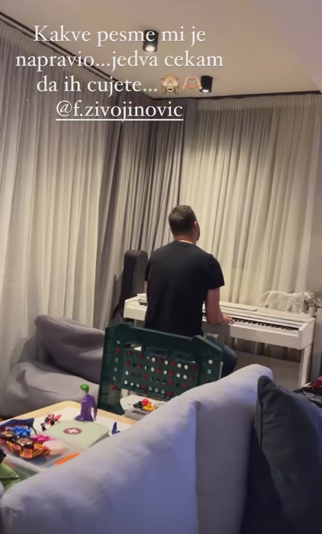 KAKAV CAR Filip seo za klavijaturu i napisao Priji pesme kao od šale 7 prijaa