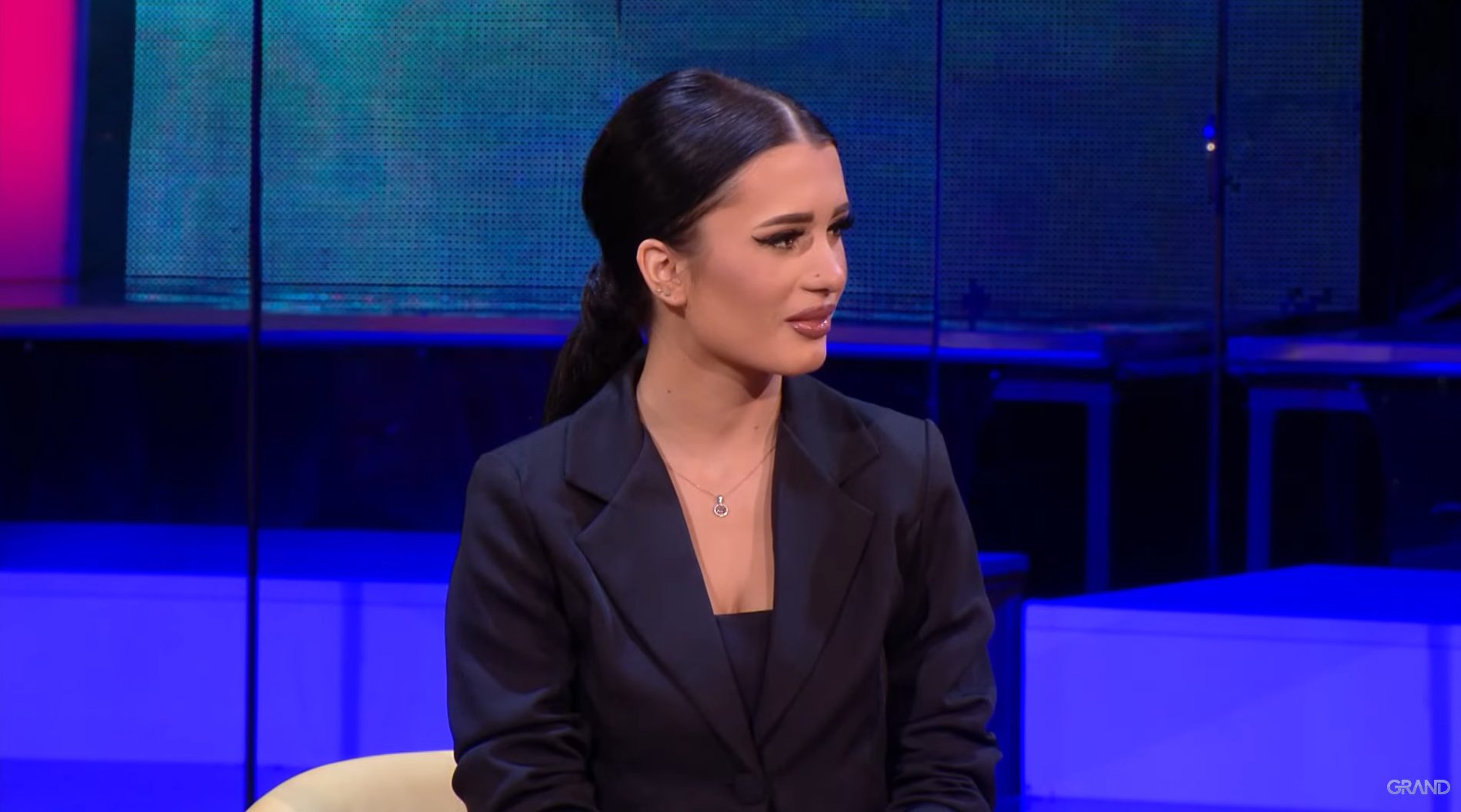 SVAKA ČAST: Zorana Mićanović za godinu dana karijere zaradila za stan u Beogradu 11 zorana