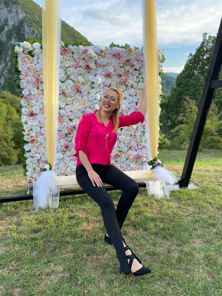 POTRESNA ISPOVEST pevačice: "Završila sam kod psihijatra, moje slike treba da budu primer svim ženama" 6 302721698 8639098699449250 5254006576190728131 n