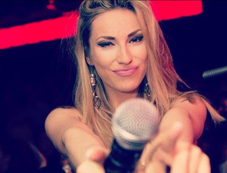 Rada Manojlović kreće stopama Milana Stankovića, pevačica planira da se posveti religiji: "Sa Bogom je bolje nego sa ljudima" 6 Rada Manojlovic 1