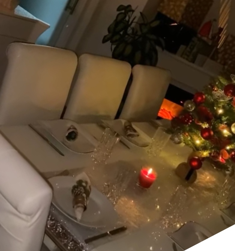 Pevačica slavi Božić, od bajke u njenom domu zastaje dah (VIDEO) 7 Screenshot 20221225 120456 Instagram