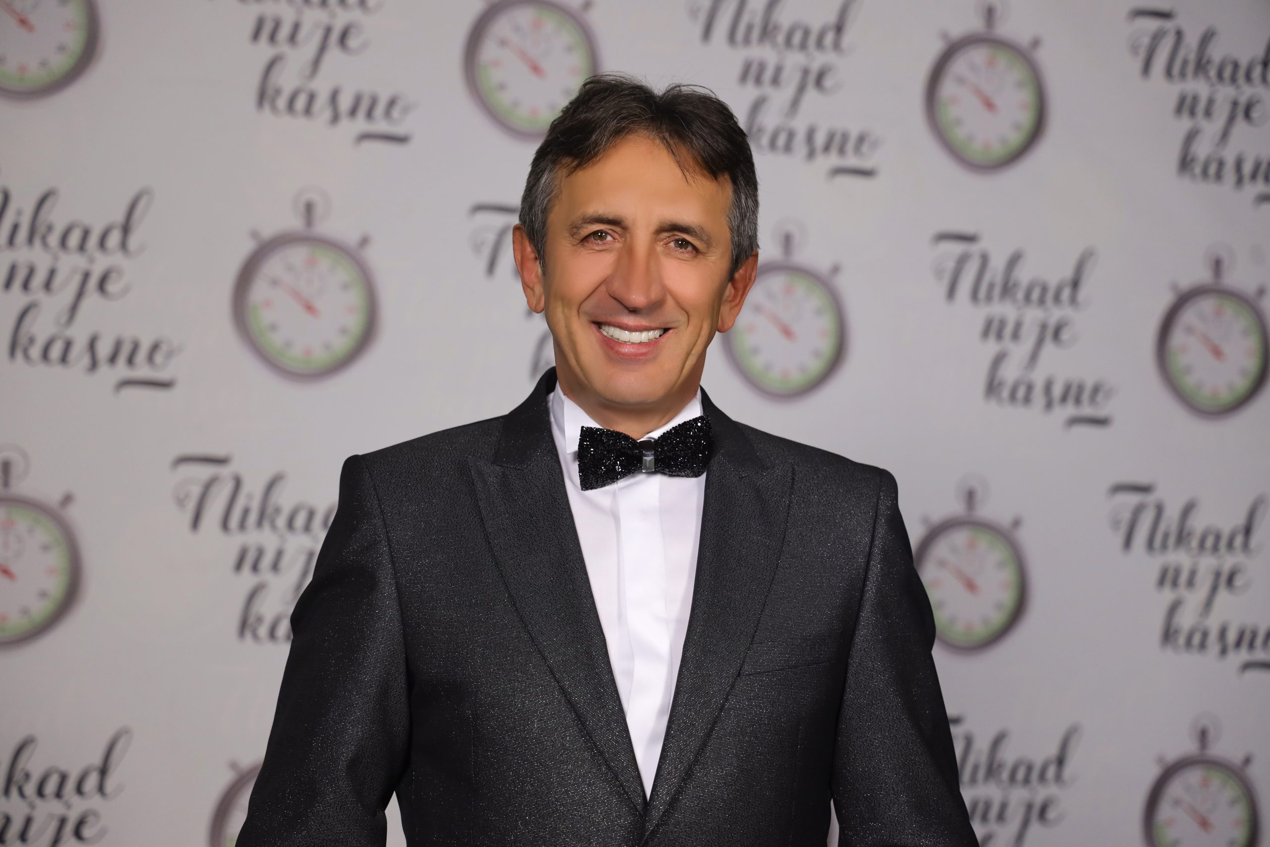 Žika Jakšić obnovio gradivo iz pčelarstava, usred emisije polemisao o trutovima: "Nije mi bilo jasno kako to funkcioniše" 3 ZIKA JAKSIC NNK SNIMANJE 28102022 FOTO MUNJA 23 ok