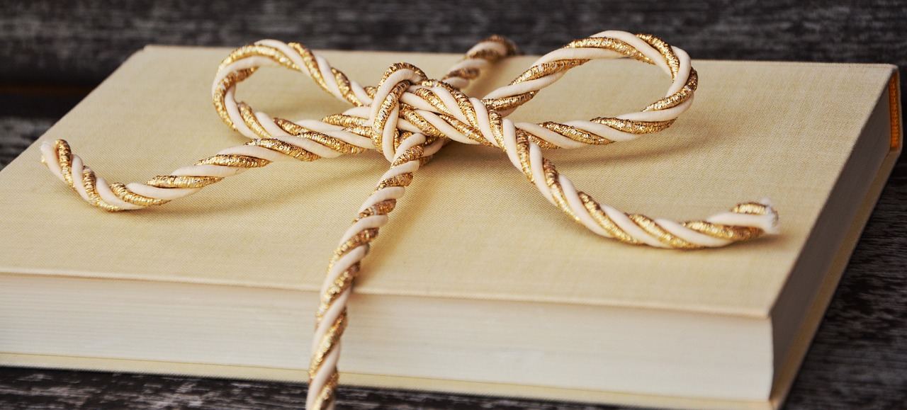 a book g462a9258b 1280