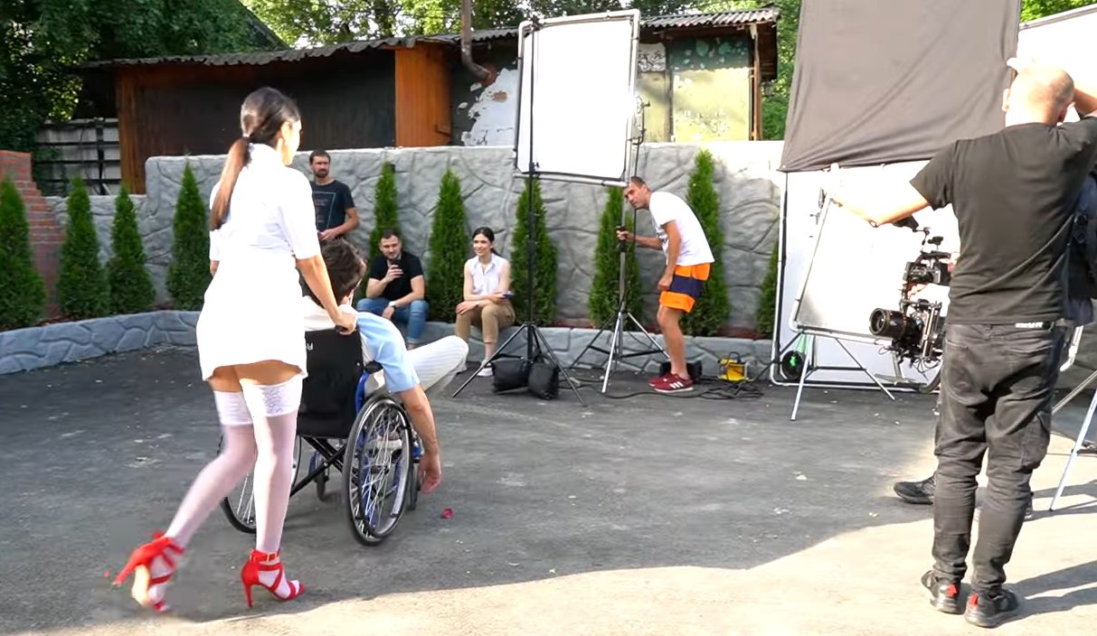 Tanja Savić se SLOMILA na snimanju spota, pa zakukala: "Al' sam se nalupetala" (VIDEO) 7 tanja 4