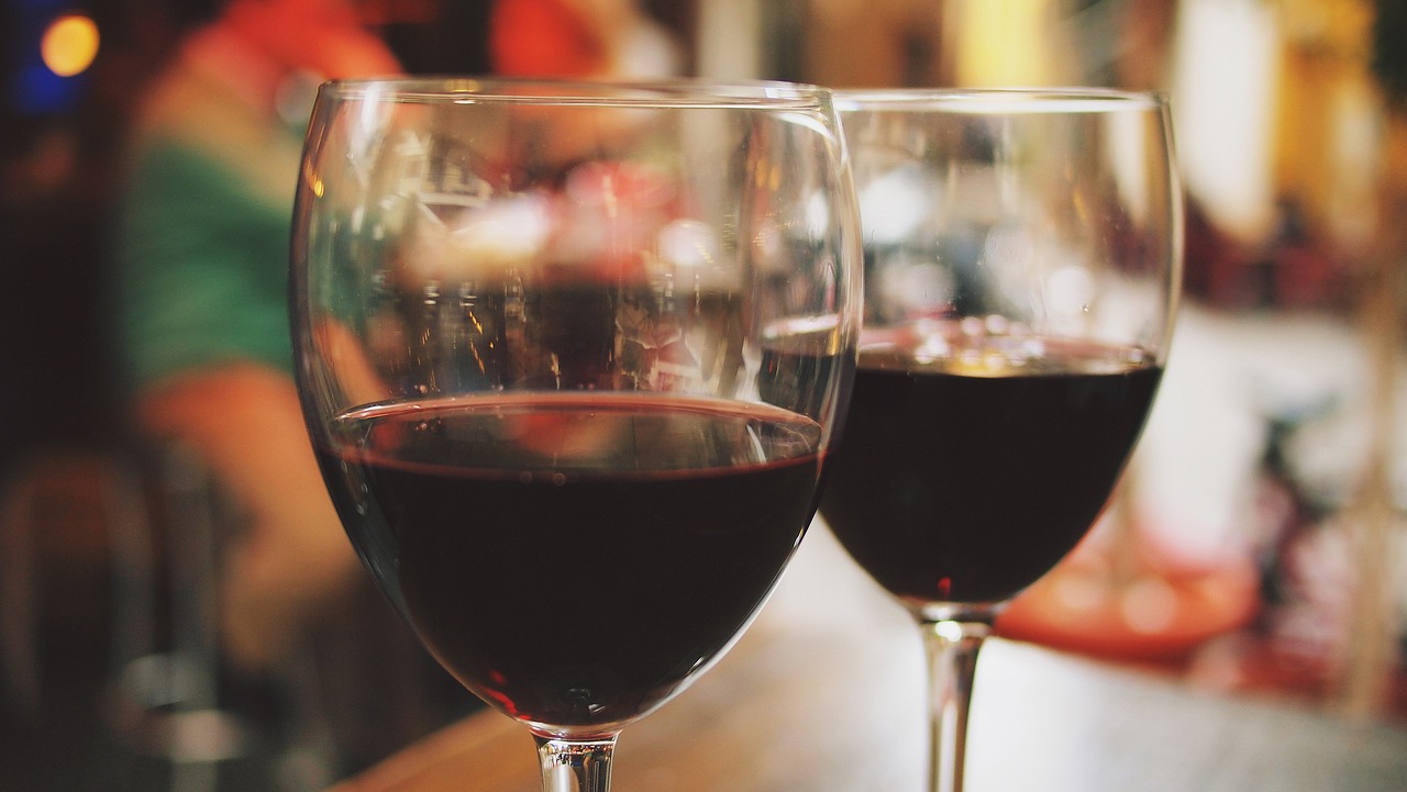 Zašto zubi žute? Prestanite da jedete ove namirnice i imaćete blistav osmeh 7 wine 890370 1280 1