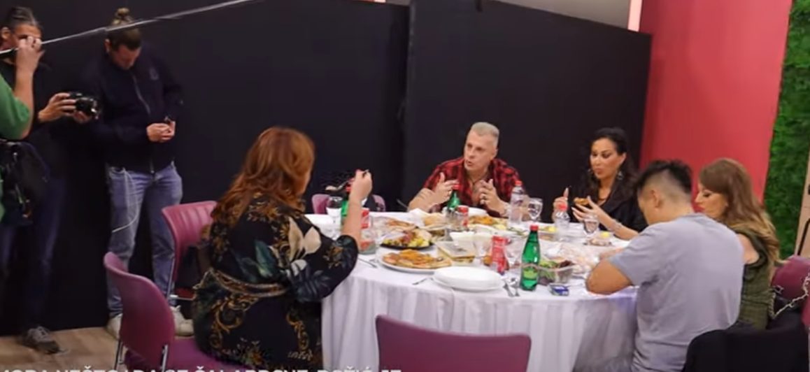 OPŠTE VESELJE I BOGATA TRPEZA: Ovako se žiri zabalja iza kulisa, Bosanac pokazo svoje plesačko umeće (VIDEO) 4 IZA KULISA