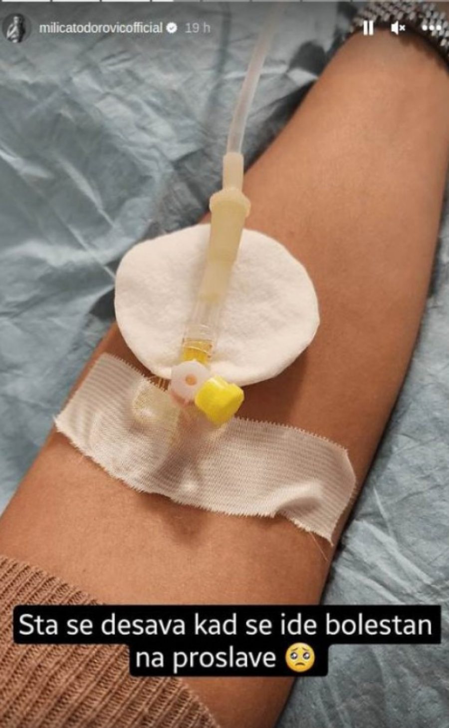 ESTRADA NA INFUZIJI: Pevačice posle novogodišnje noći završile u HITNOJ 7 Milica Todorovic
