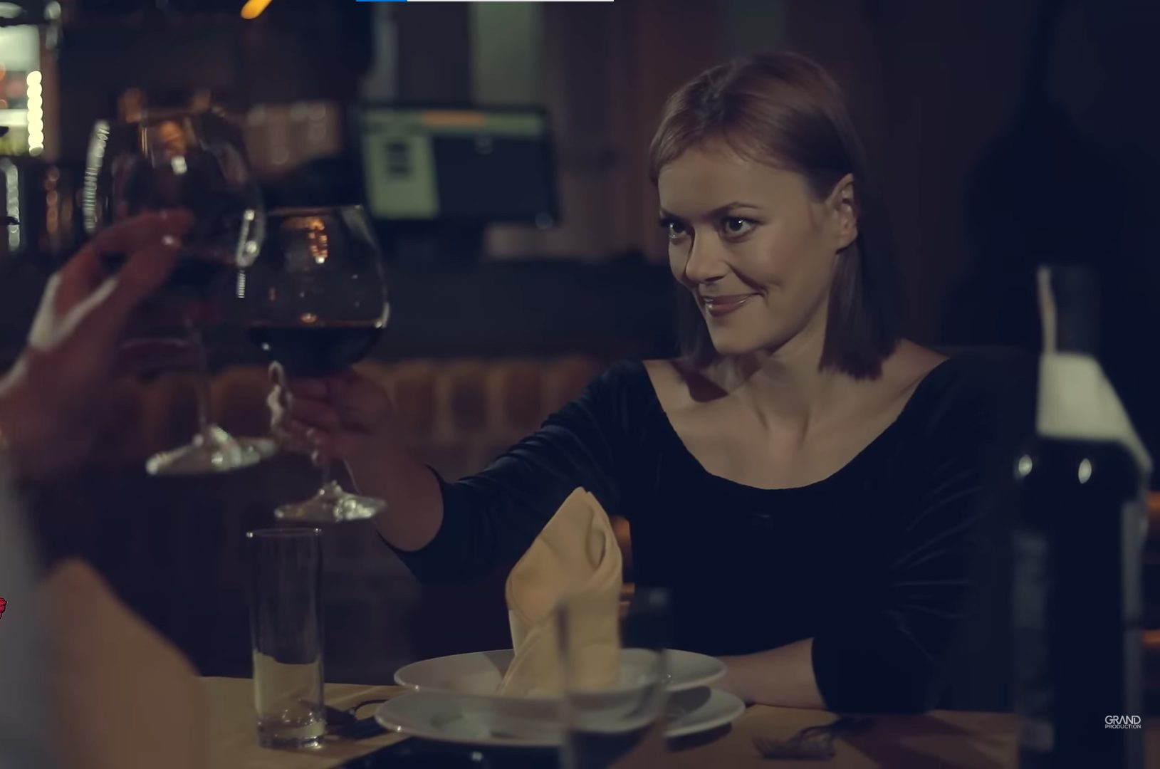 Sestra Anabale Atijas glumi u spotu Ruže Efendić, evo da li liči na pevačicu (VIDEO) 6 aida bukva