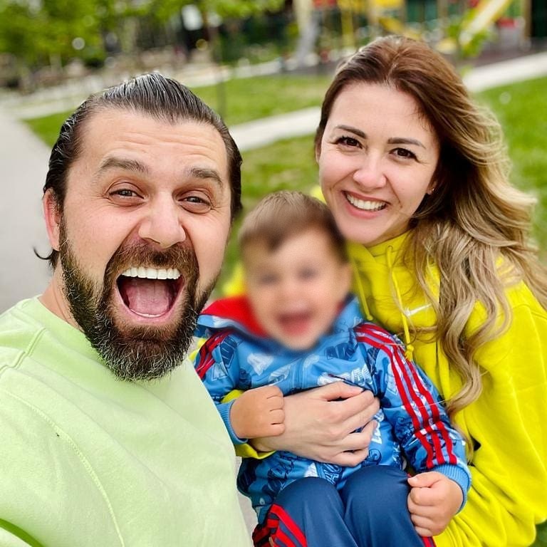 Amel Ćurić ogorčen, dao lekciju svima: "Šta vas briga da li sam BABO ILI TATA?" 2 amel