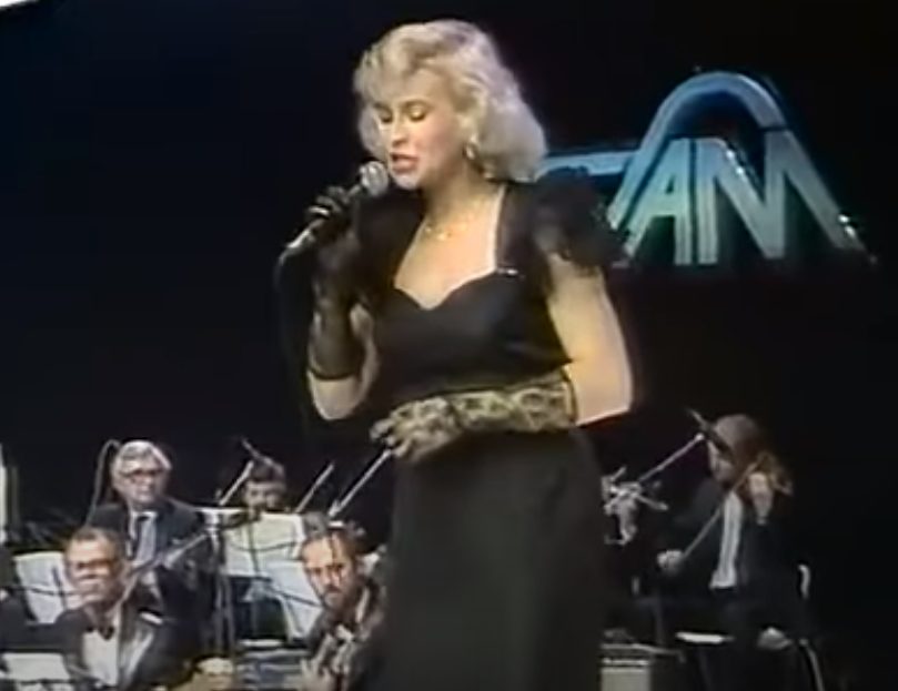 DA LI JE SE SEĆATE? Ona je bila najveća konkurencija Lepoj Breni, a onda su postale prijateljice 4 lepa lana