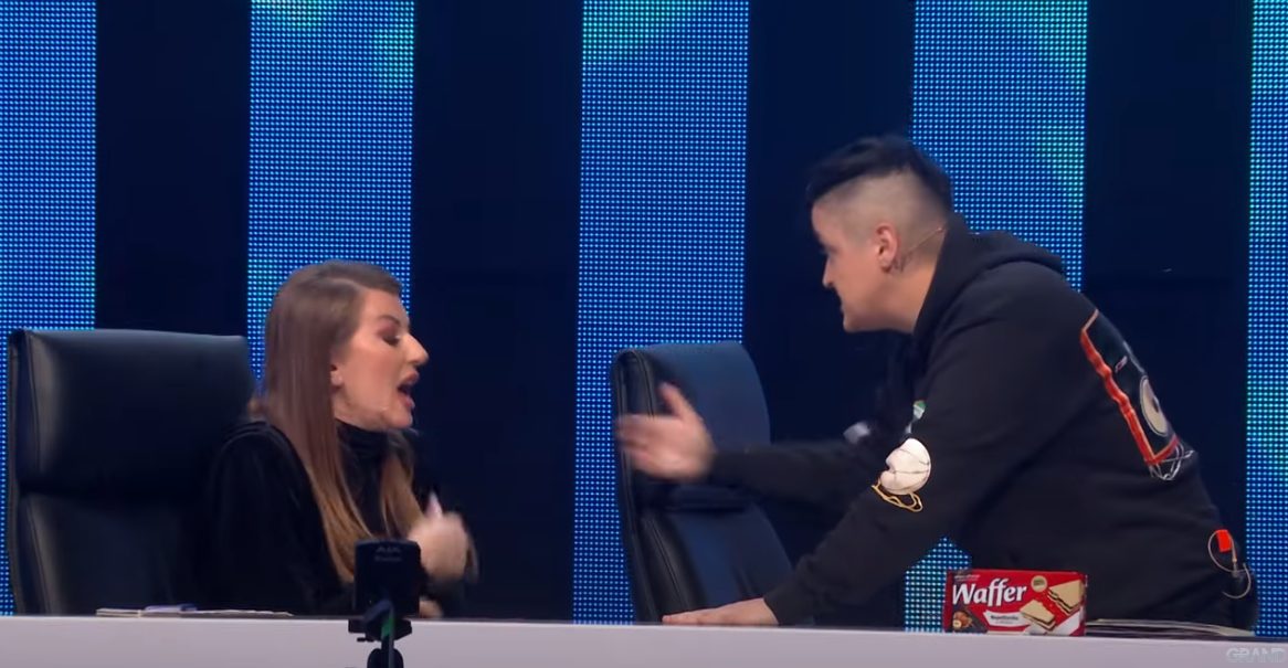 PONOVO TEŠKE REČI! Marija Šerifović pretila da će nauditi sebi, Ceca i Mili u ŽESTOKOM KLINČU: "Živiš u svojoj vasioni, ti si gluv" (VIDEO) 3 marija 3