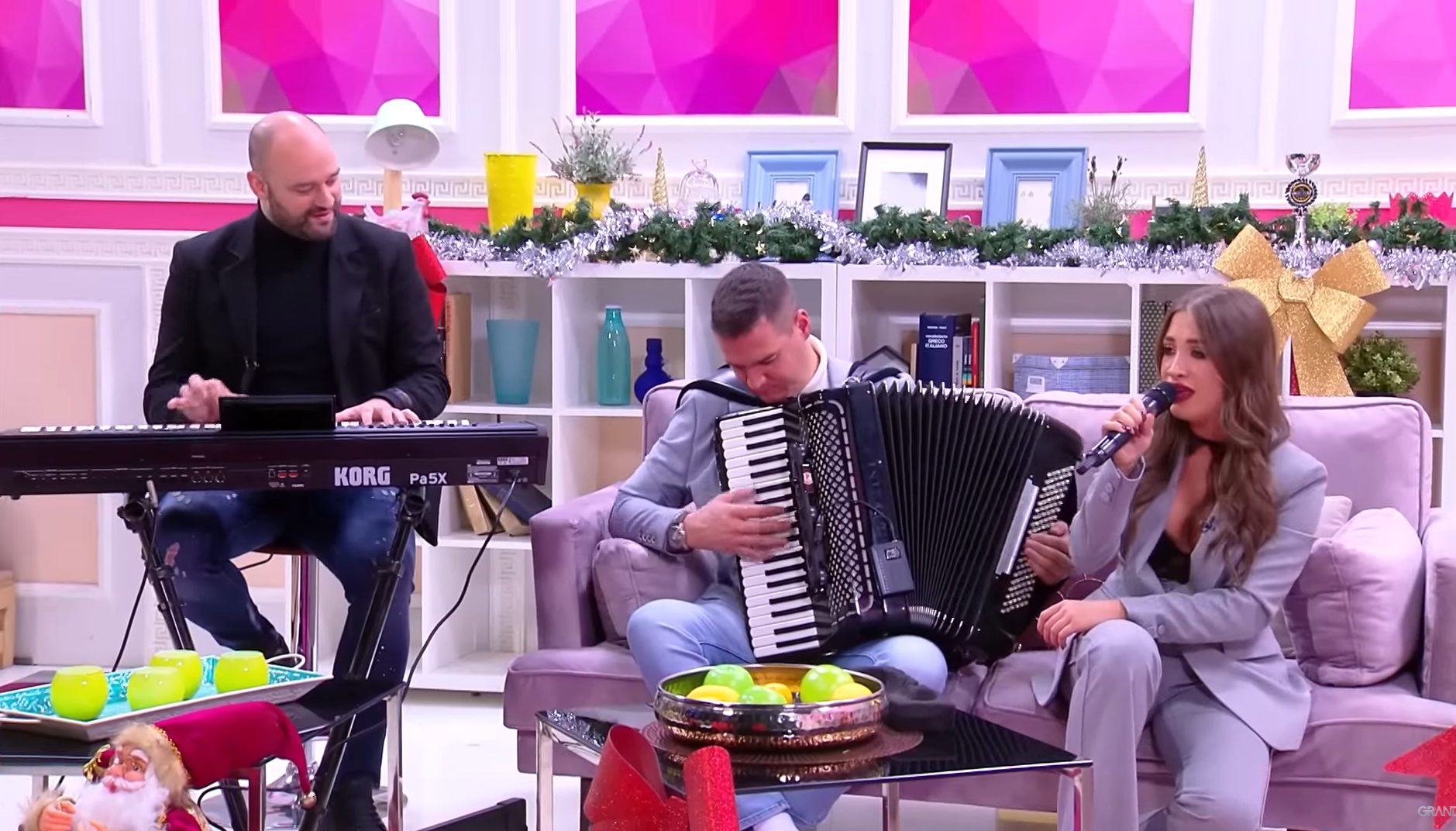 DA SE NAJEŽIŠ: Milica Jokić uživo zapevala čuveni hit koji je posvetila dečku (VIDEO) 6 milica pevanje