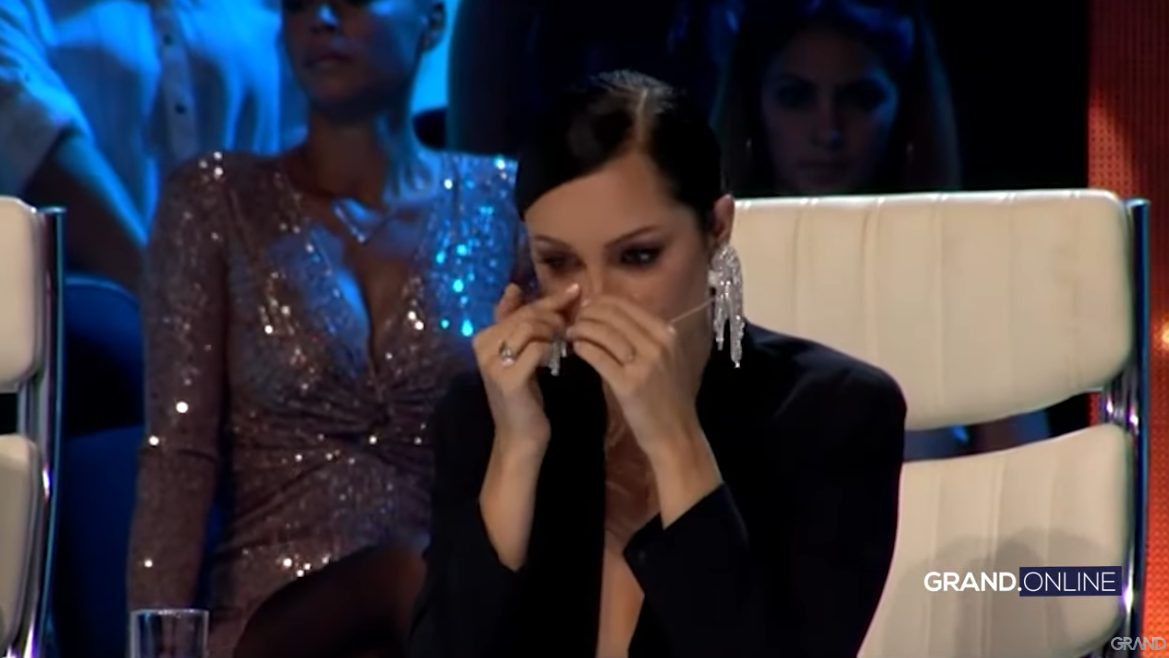 Najemotivniji nastupi u istoriji NIKAD NIJE KASNO: Uz njih je PLAKALA čitava nacija (VIDEO) 9 prija place