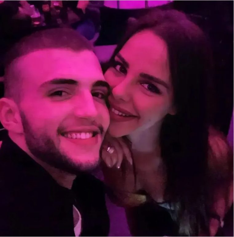 Veljko Ražnatović UZEO MIKROFON PA PUSTIO GLAS na proslavi kod Šijana, ORIO SE SURČIN, a evo kako je Bogdana odreagovala (VIDEO) 6 raznatovici