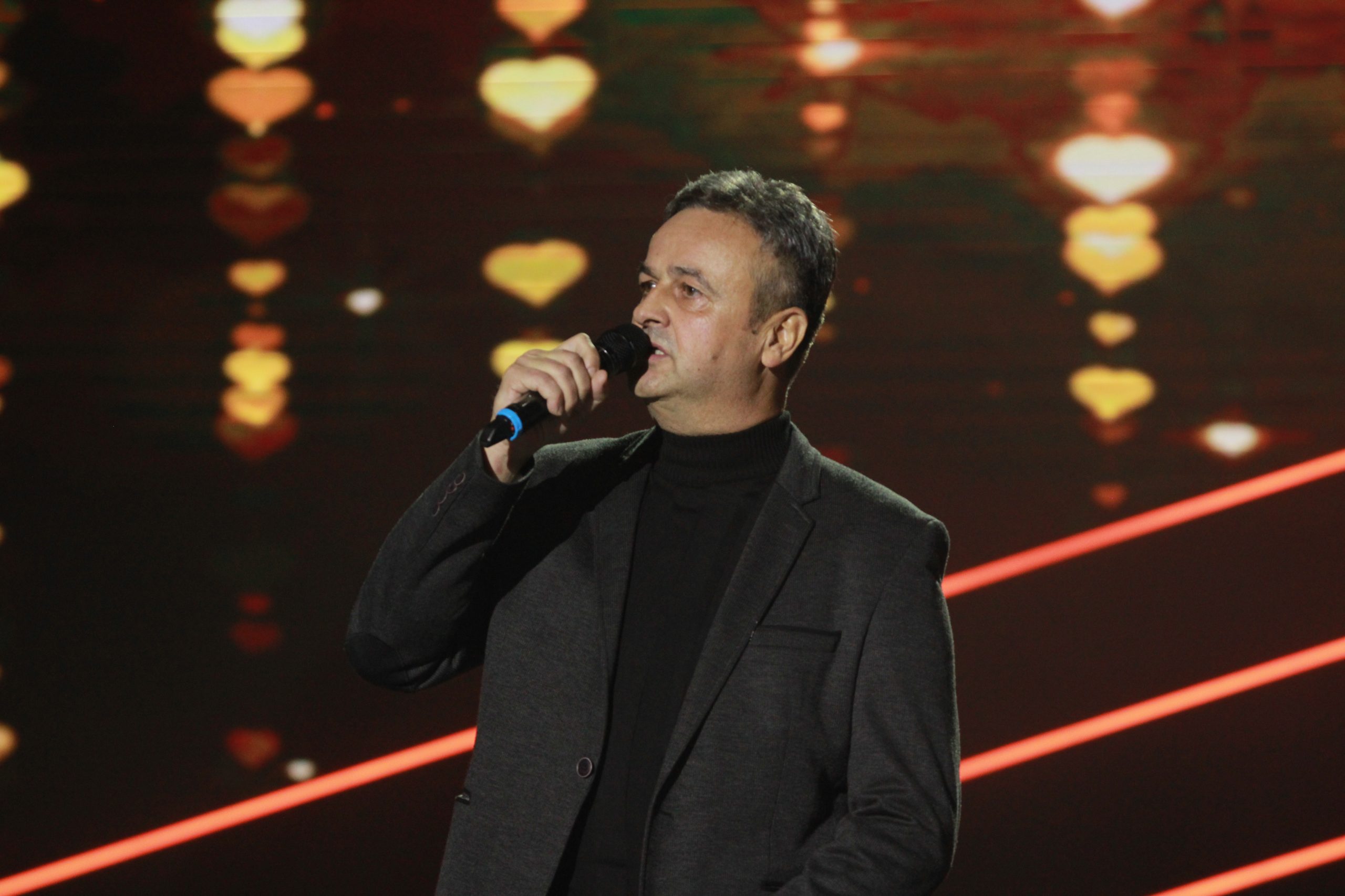 Vladan Stojić Malika ZATEČEN nakon POJAVLJIVANJA U EMISIJI: "Nema odustajanja, tako ću i nastaviti" (VIDEO) 4 Malika nikad nije kasno