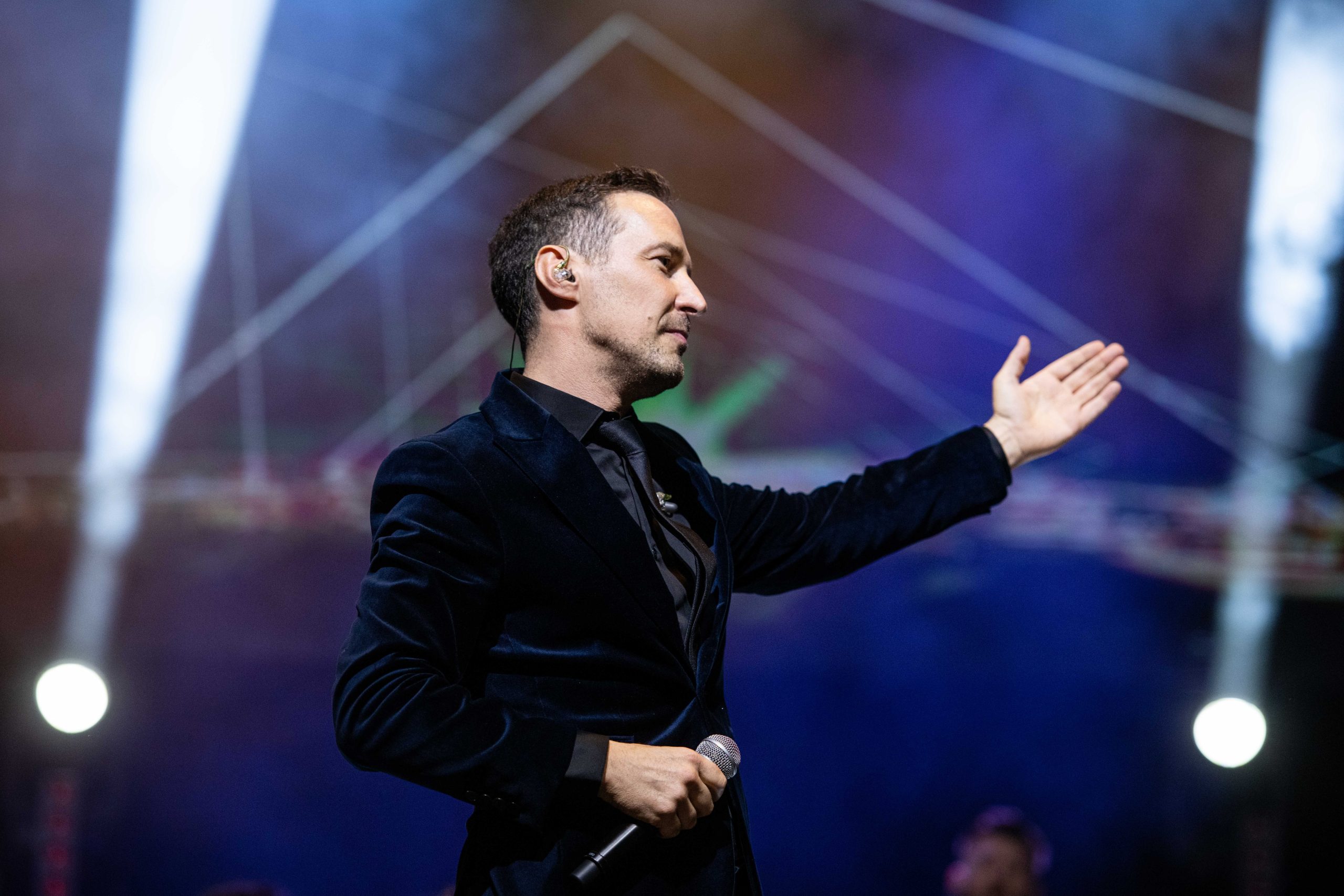 "DA LI JE NIŠ SPREMAN" Peđa Jovanović za 8.mart peva u najvećoj DVORANI U NIŠU 6 Pedja 06