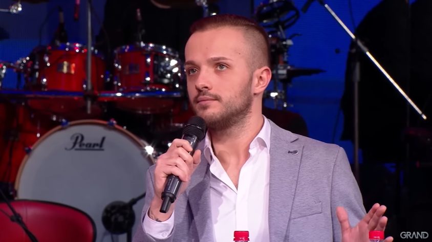 Nakon NEVEROVATNE TRANSFORMACIJE, Kosmajac ponovo spreman na DRASTIČAN KORAK! Voditelj zbunjen: "Šta je sa tobom?!" 5 kosm